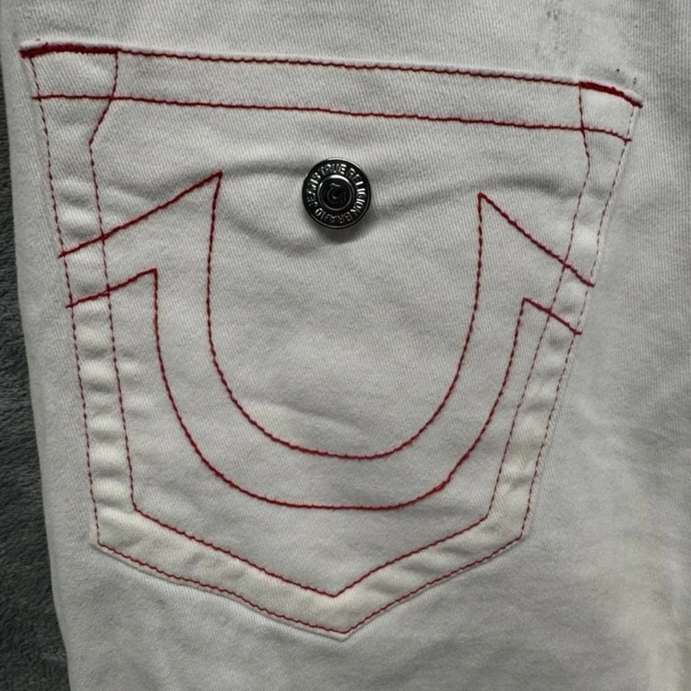 True Religion Ricky Relaxed Straight White Red Stitch Jeans Mens 38 x 27